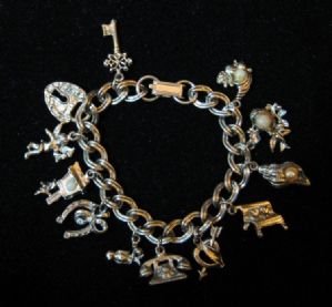 Pulsera de bisutería americana con dijes